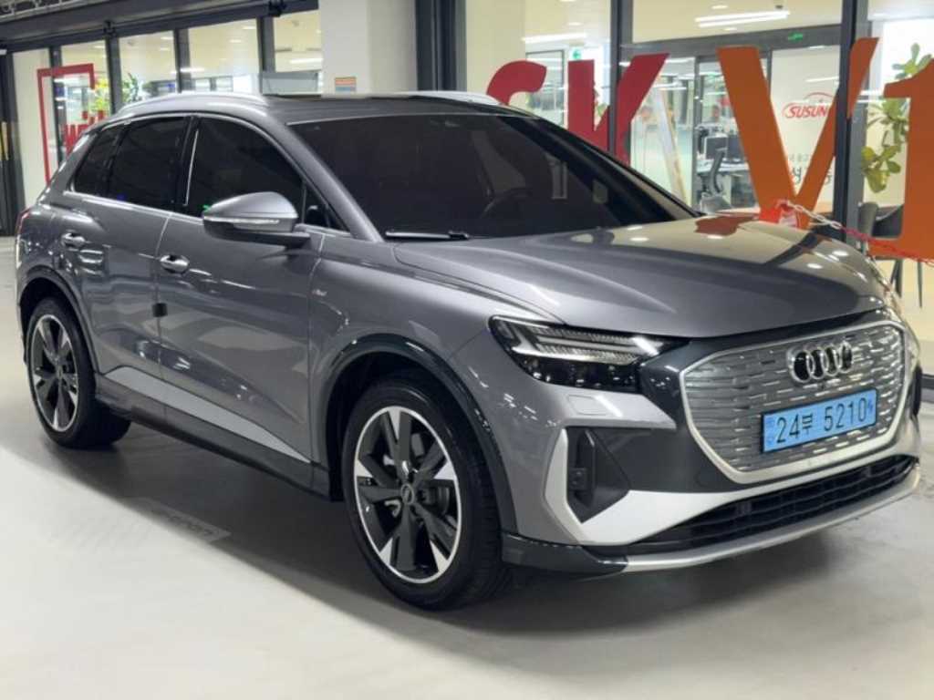 Audi Q4 e-tron — photo 01