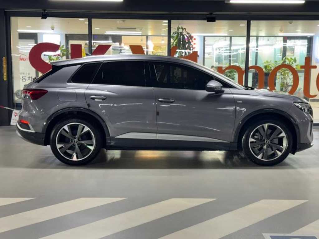Audi Q4 e-tron — photo 05