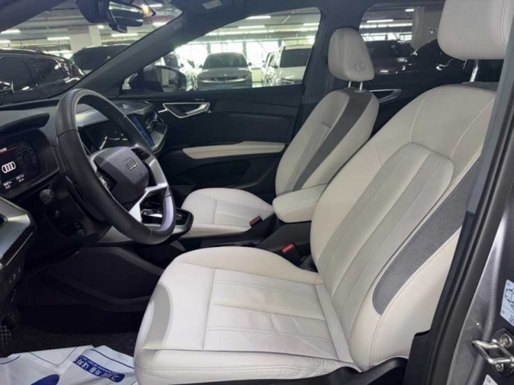 Audi Q4 e-tron — photo 06