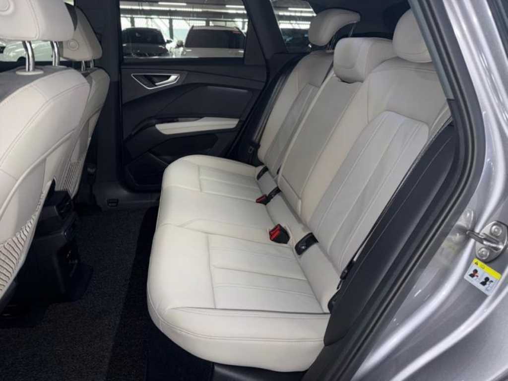 Audi Q4 e-tron — photo 07