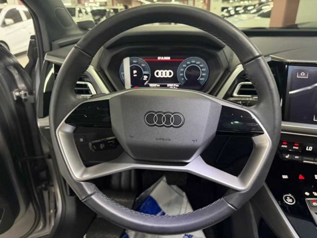 Audi Q4 e-tron — photo 08
