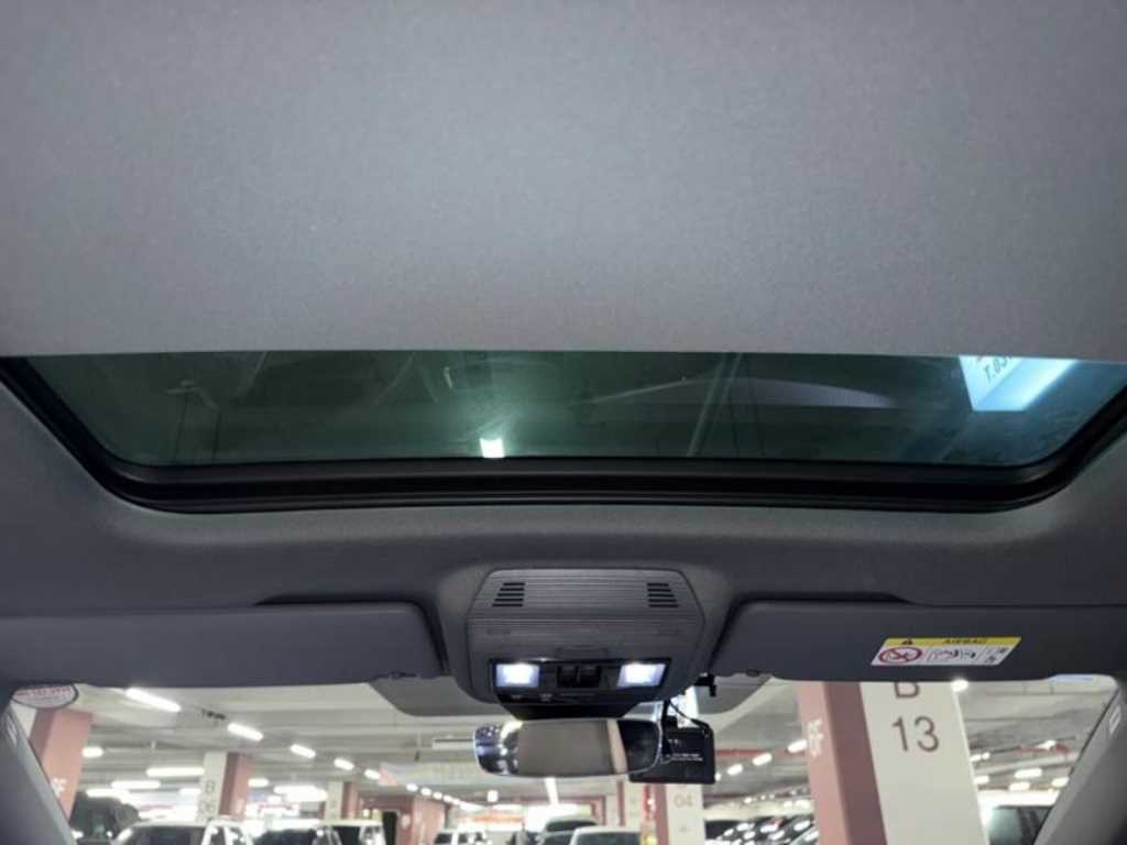 Audi Q4 e-tron — photo 16