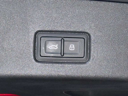 Audi Q4 e-tron — photo 18