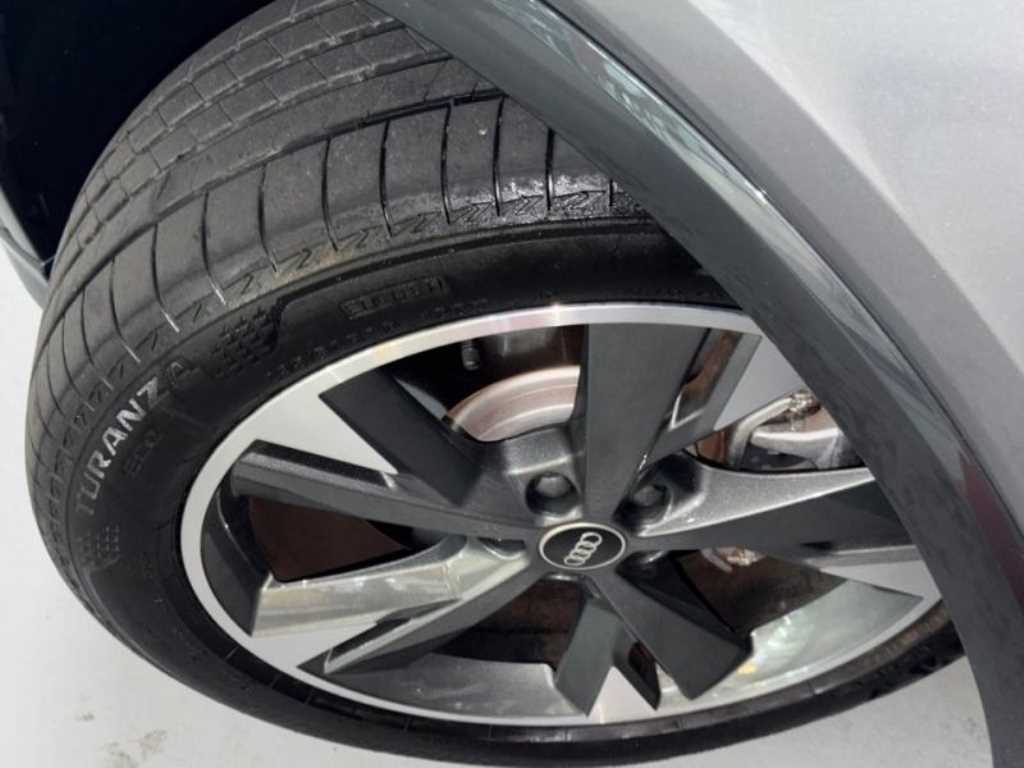 Audi Q4 e-tron — photo 20