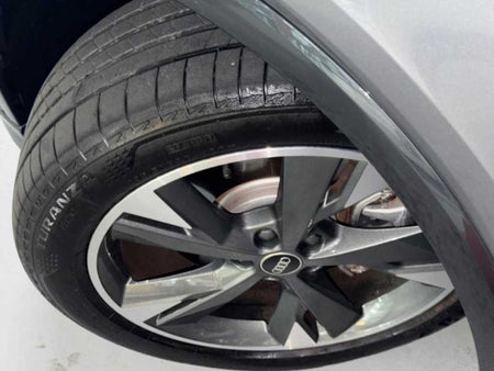 Audi Q4 e-tron — photo 20