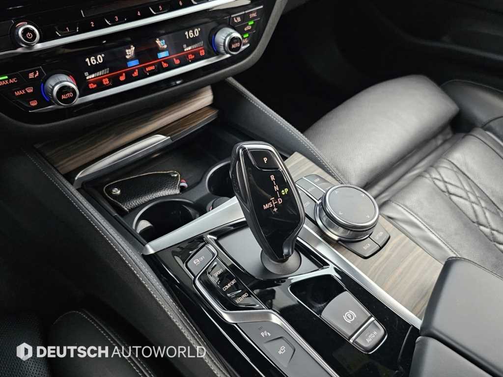 BMW 5-Series — photo 09