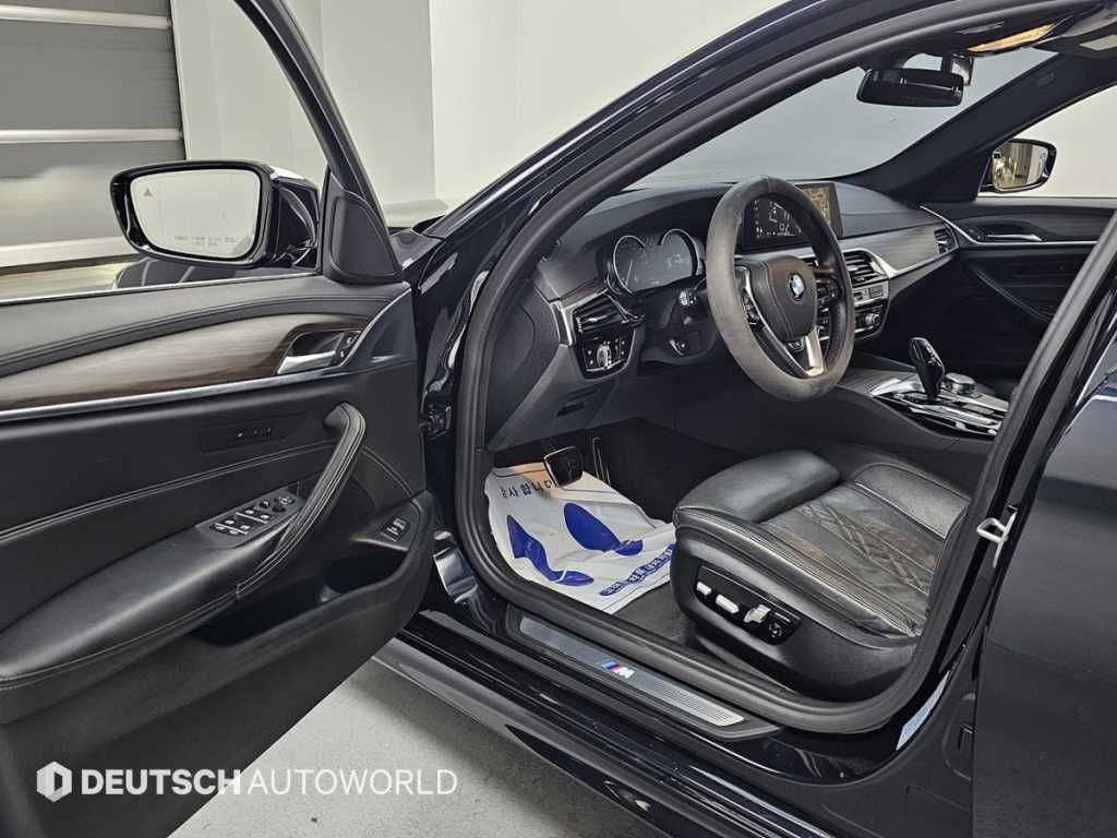 BMW 5-Series — photo 11
