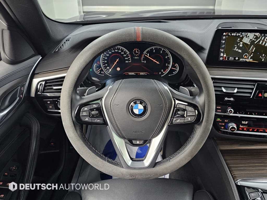 BMW 5-Series — photo 13