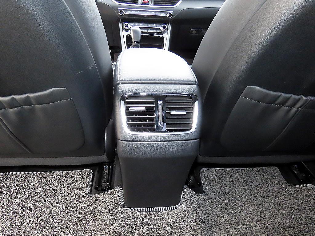 Hyundai Grandeur — photo 18