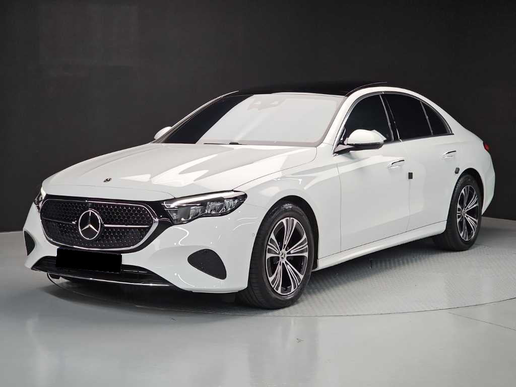 Mercedes-Benz E-Class — photo 01