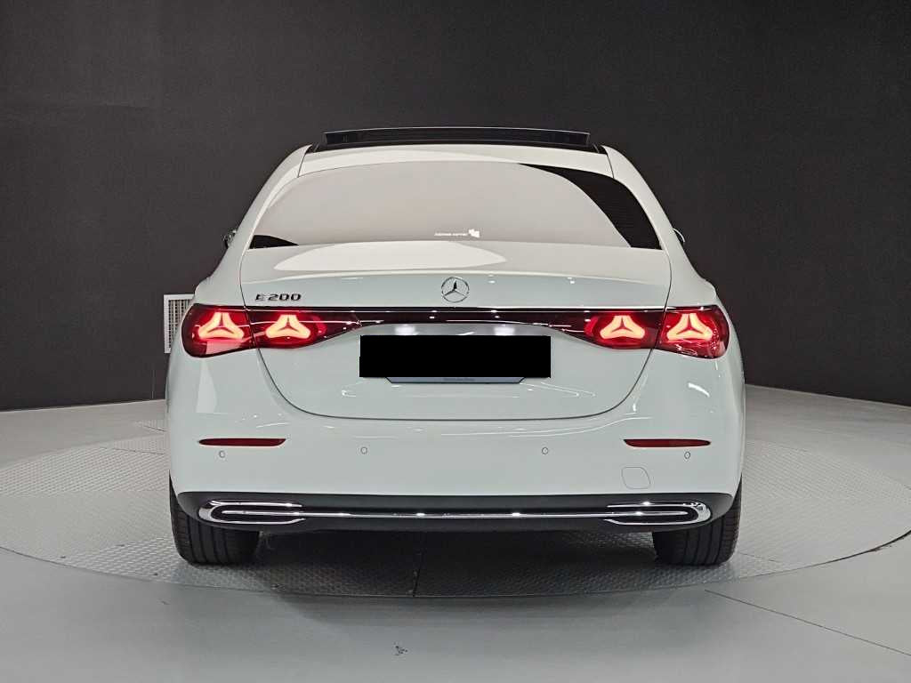 Mercedes-Benz E-Class — photo 03