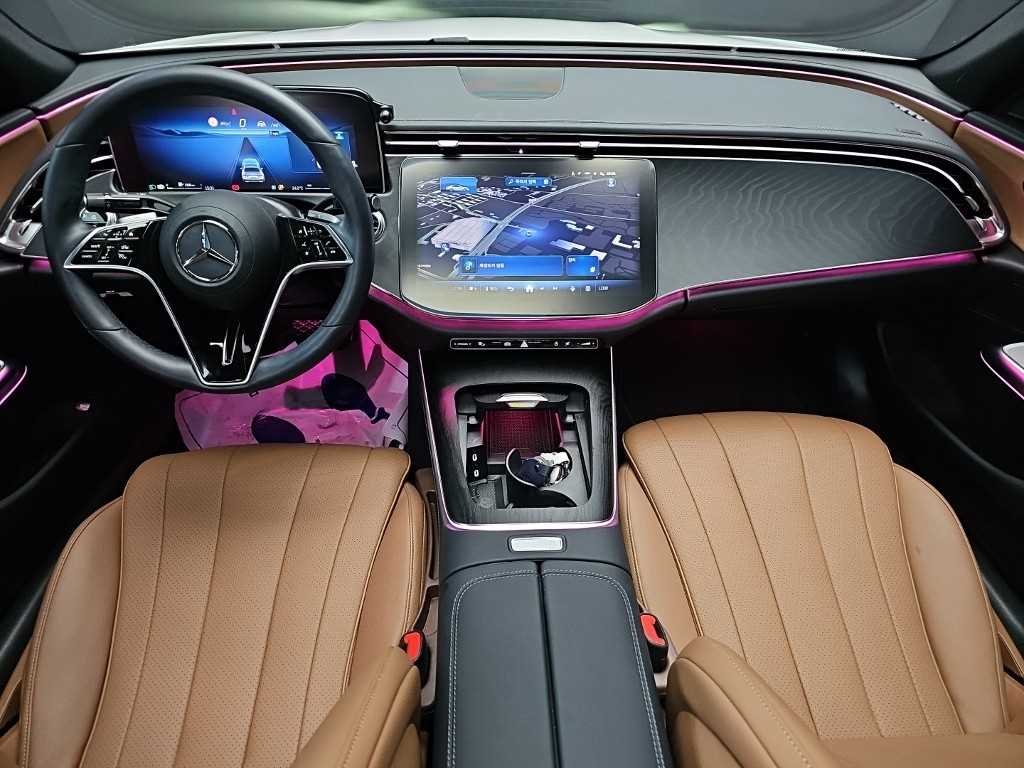 Mercedes-Benz E-Class — photo 07