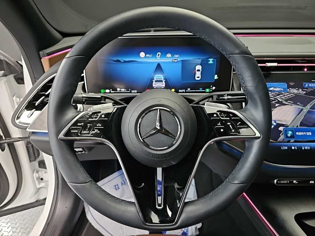 Mercedes-Benz E-Class — photo 09
