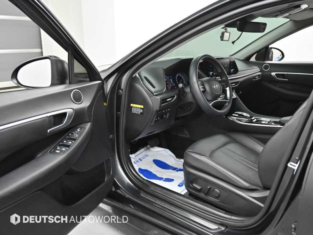 Hyundai Sonata — photo 11