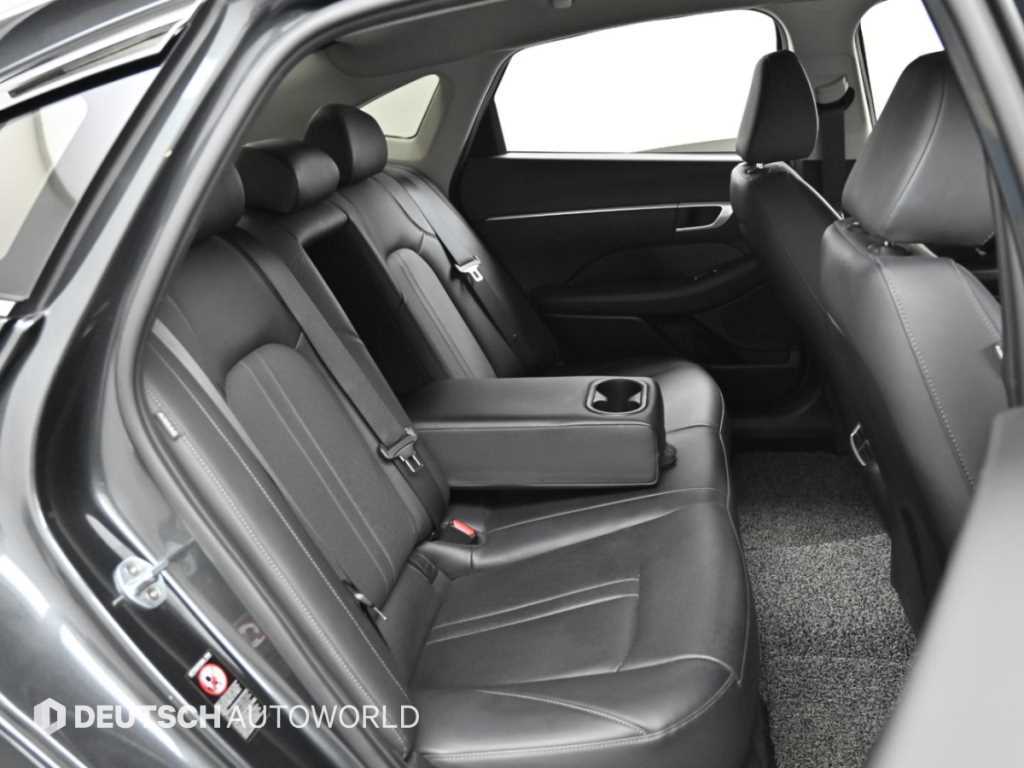 Hyundai Sonata — photo 12