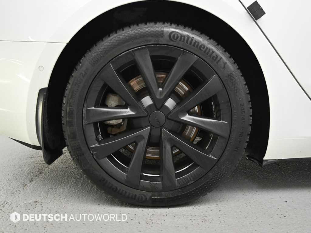Tesla Model 3 — photo 05
