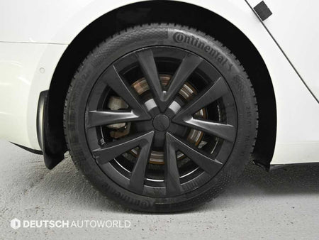 Tesla Model 3 — photo 05