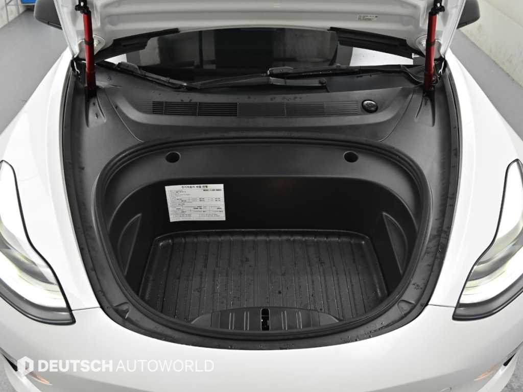 Tesla Model 3 — photo 06