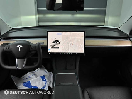 Tesla Model 3 — photo 07