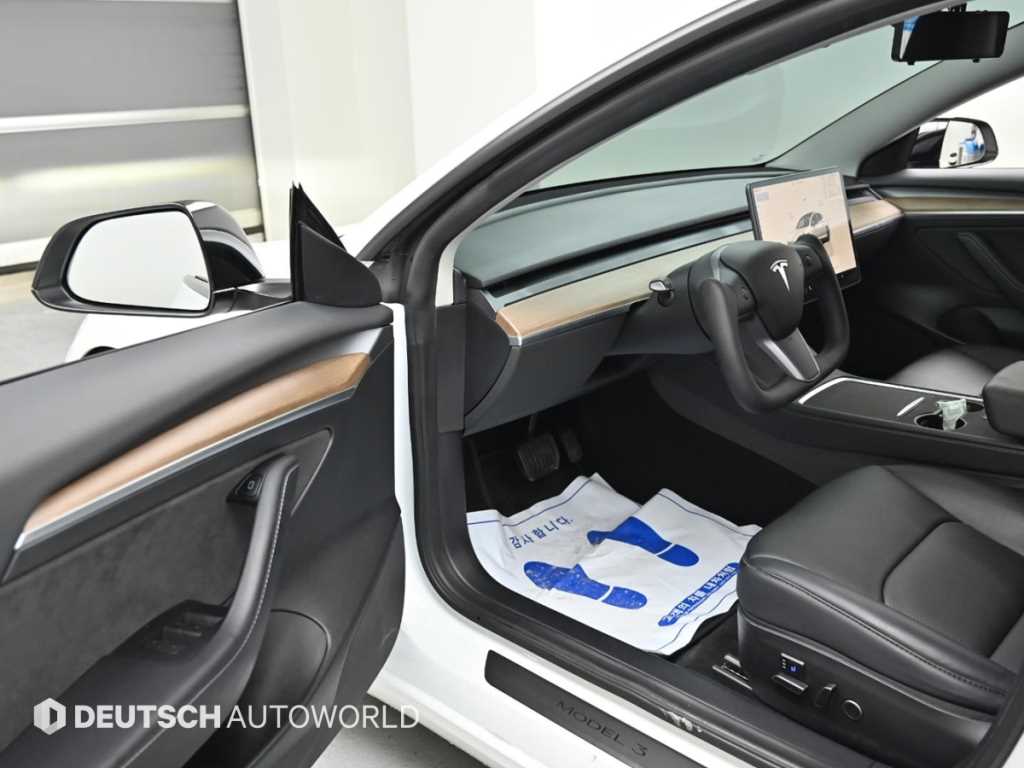 Tesla Model 3 — photo 11
