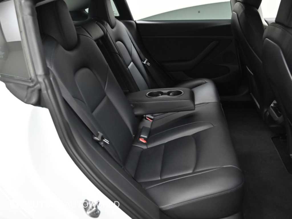 Tesla Model 3 — photo 12