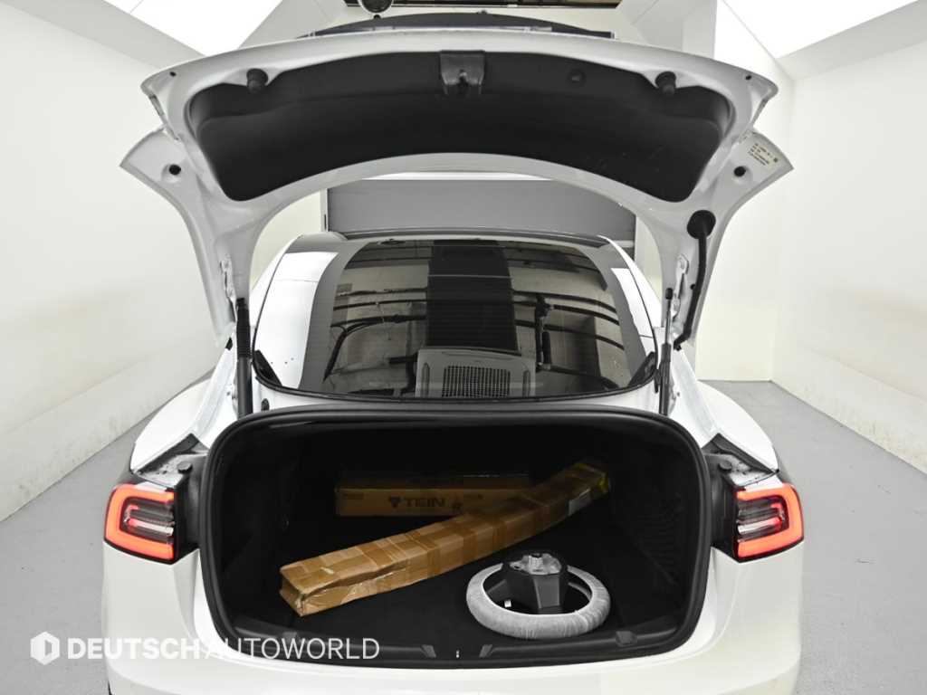Tesla Model 3 — photo 19