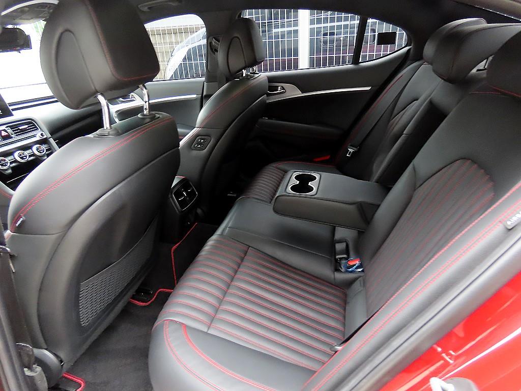 Genesis G70 — photo 06
