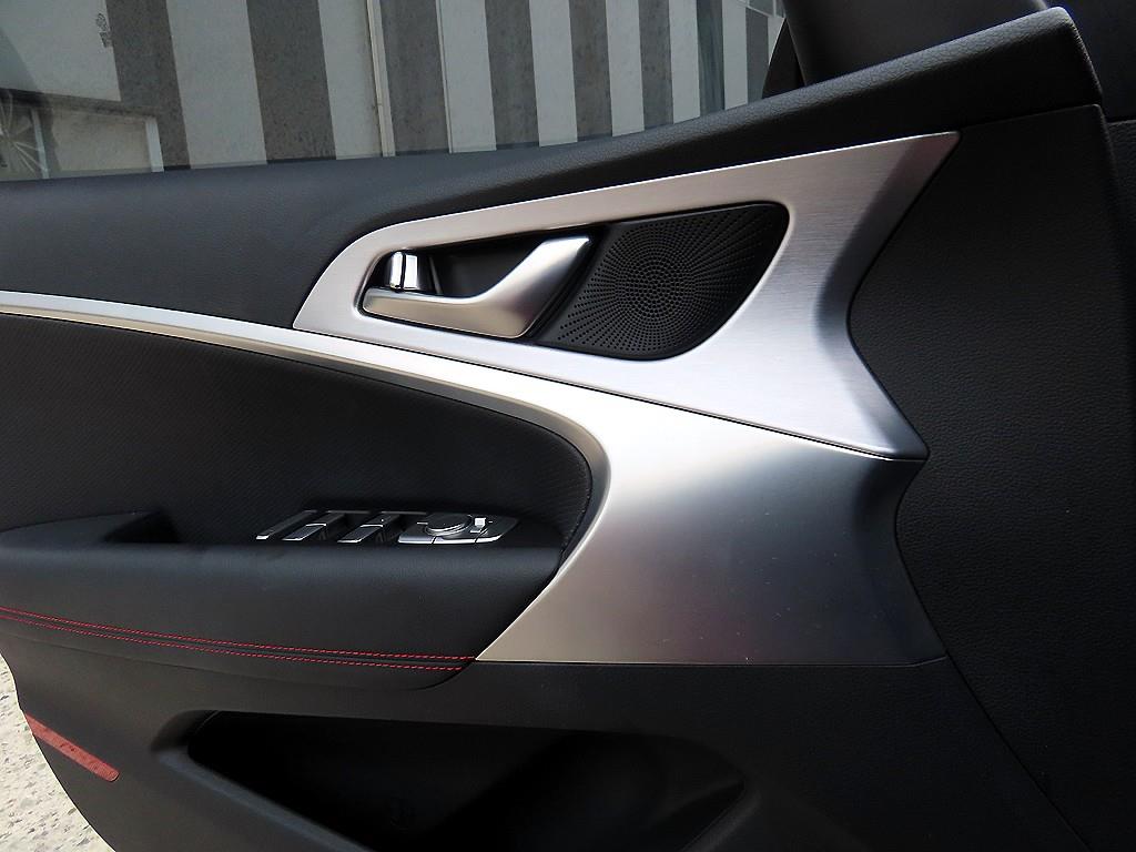 Genesis G70 — photo 11