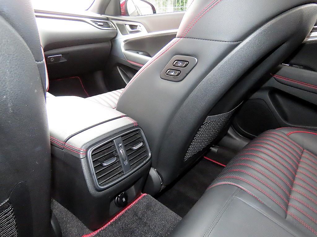 Genesis G70 — photo 17