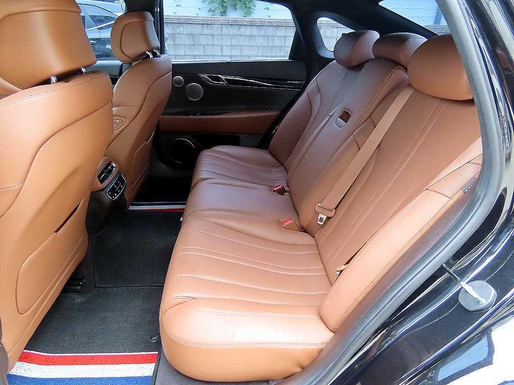 Genesis G80 — photo 06
