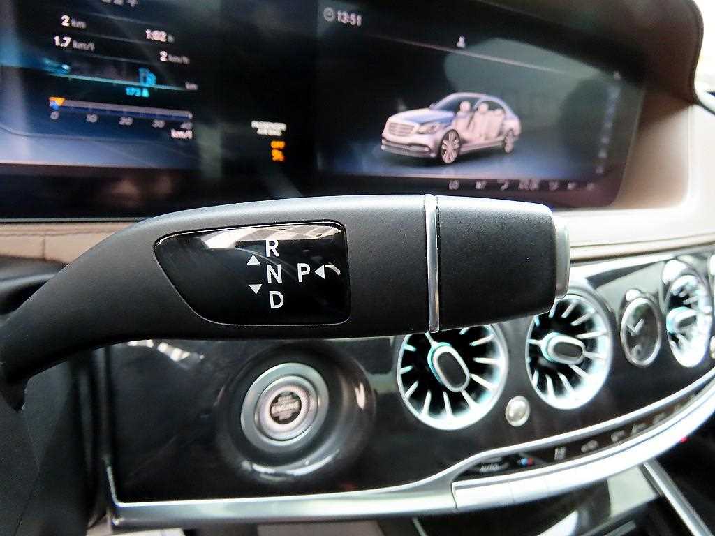 Mercedes-Benz S-Class — photo 11