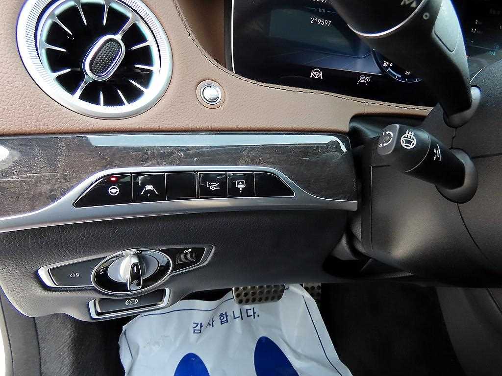 Mercedes-Benz S-Class — photo 12