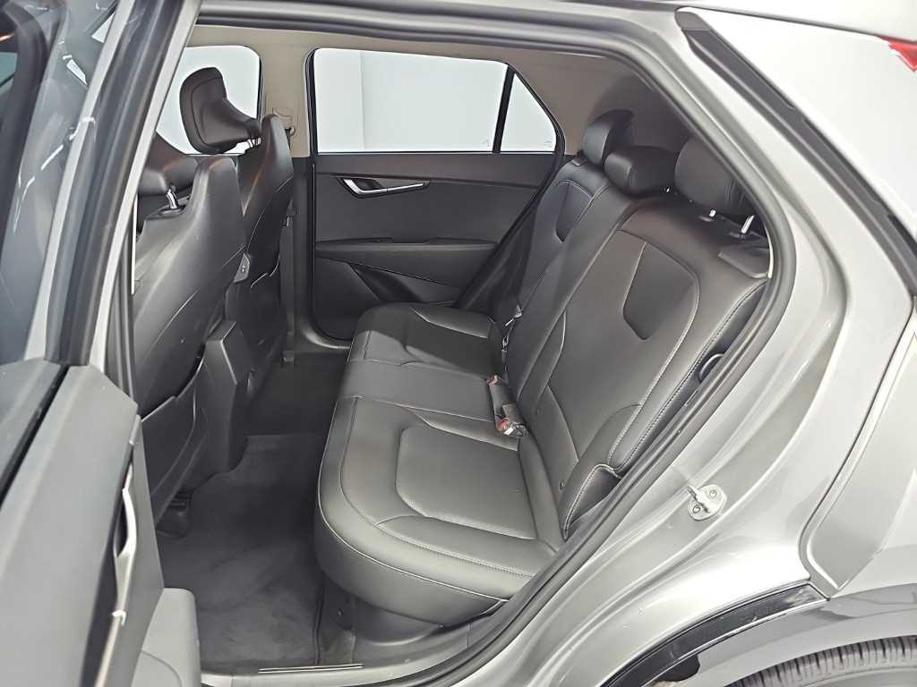 Kia Niro — photo 12