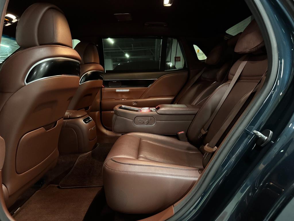 Genesis G90 — photo 02