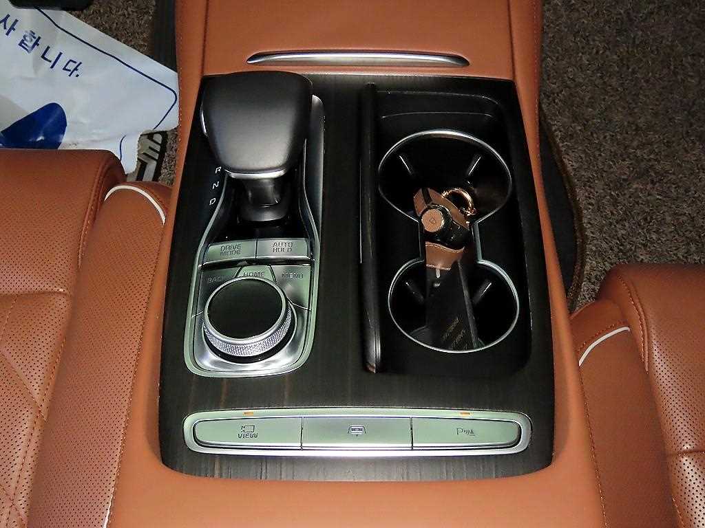 Kia K9 — photo 12