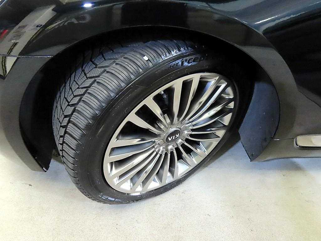 Kia K9 — photo 20