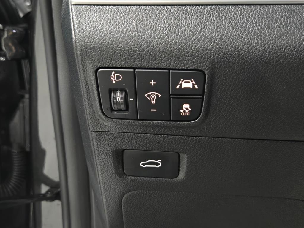 Kia K5 — photo 16