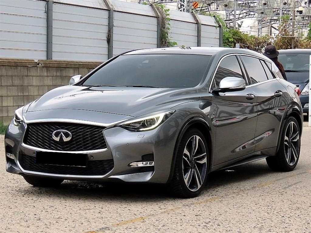 Infiniti Q30 — photo 02