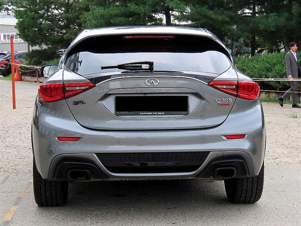 Infiniti Q30 — photo 04