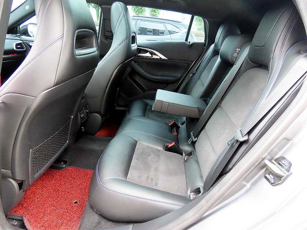 Infiniti Q30 — photo 05