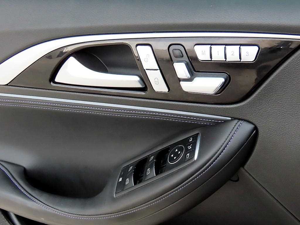 Infiniti Q30 — photo 12