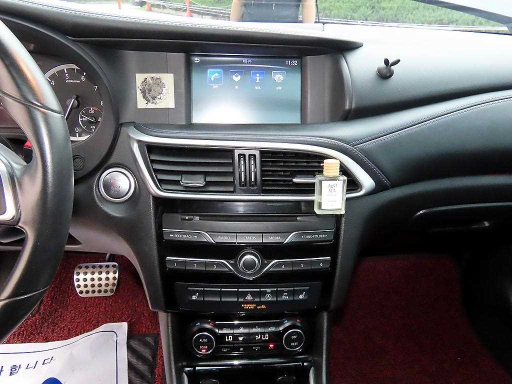 Infiniti Q30 — photo 14