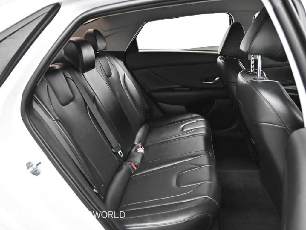 Hyundai AVANTE — photo 12