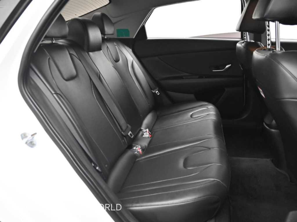 Hyundai AVANTE — photo 12