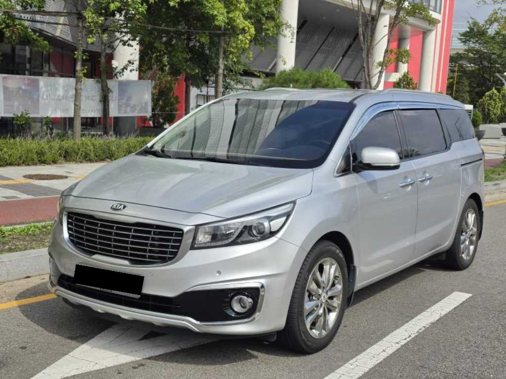 Kia Carnival — photo 02