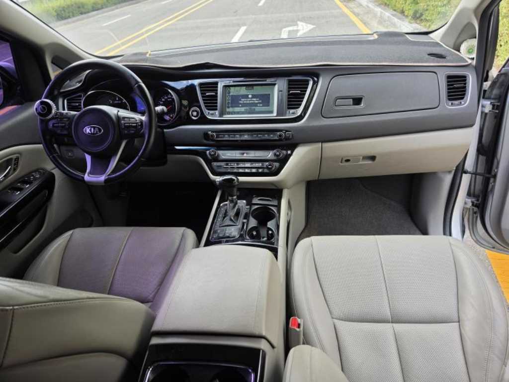 Kia Carnival — photo 11
