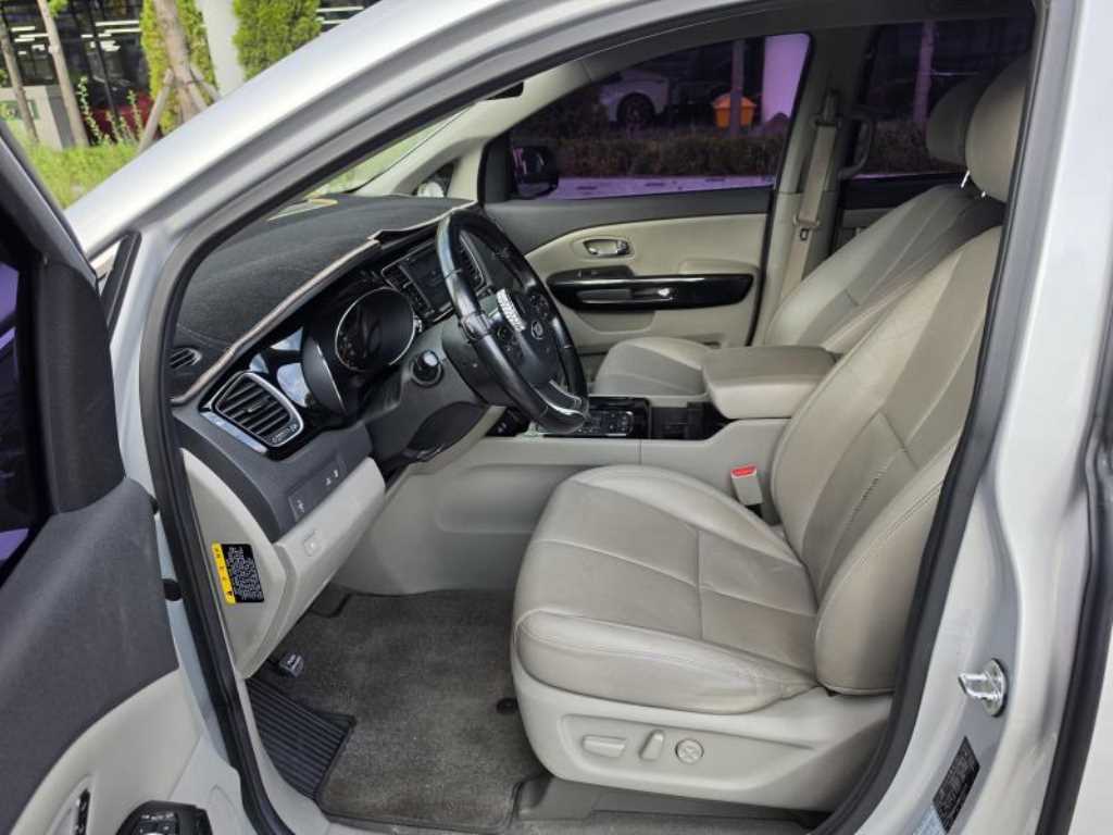Kia Carnival — photo 14