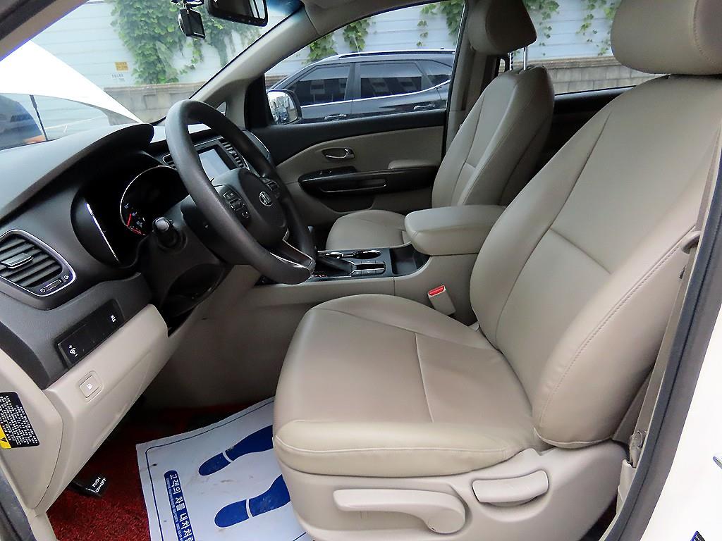Kia Carnival — photo 05