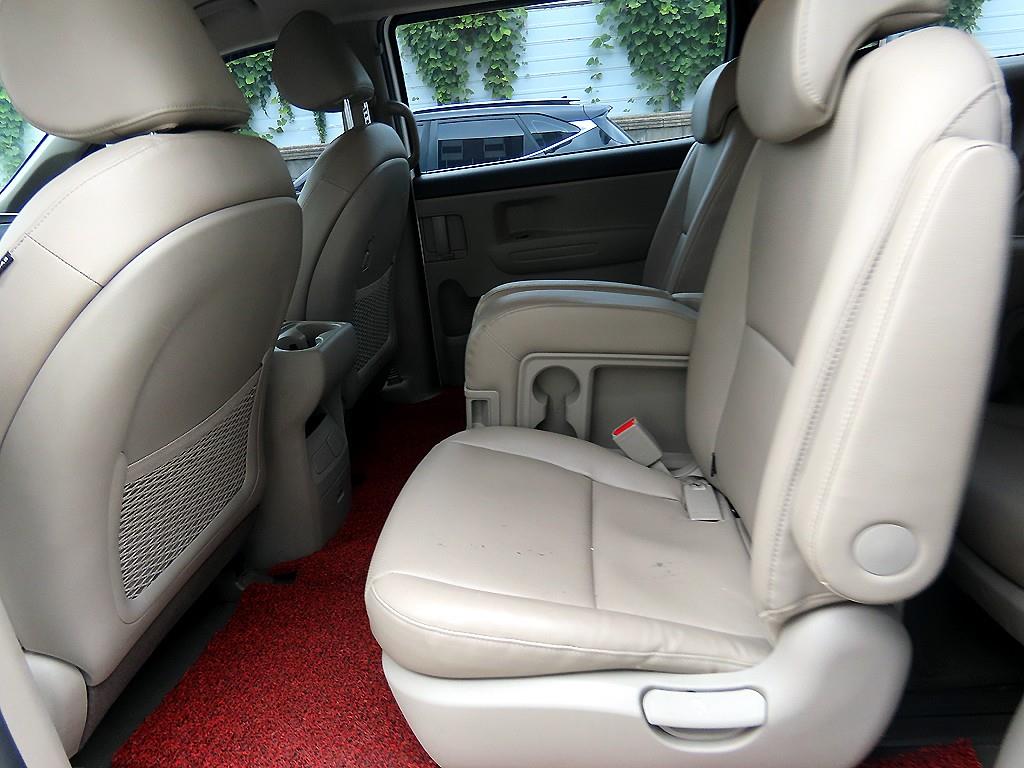 Kia Carnival — photo 06