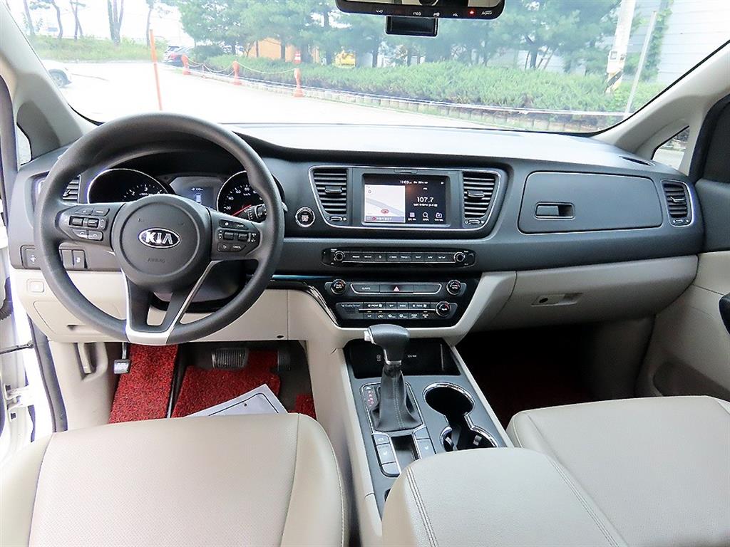 Kia Carnival — photo 08